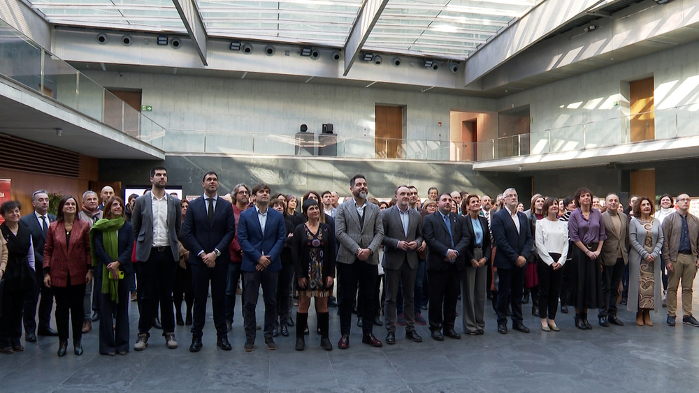 El Parlamento celebra un acto de adhesión al Día Internacional para la Eliminación de la Violencia contra la Mujer