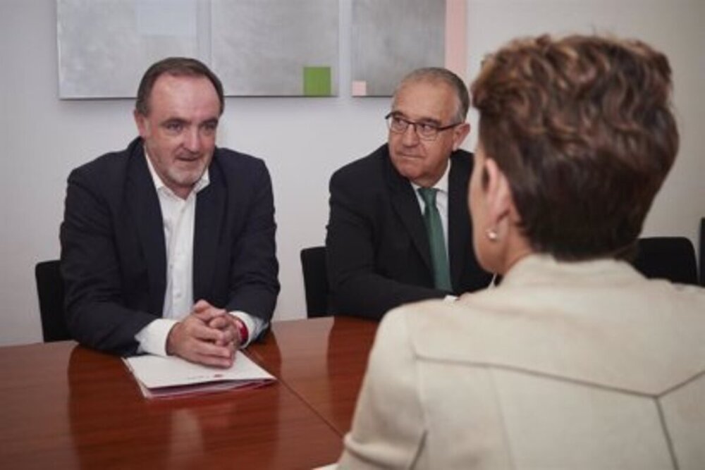 Javier Esparza y Enrique Maya en una reunión con María Chivite