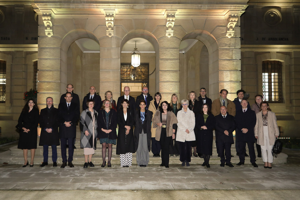 La Presidenta Chivite, con la ministra de Igualdad, Ana Redondo, y sus homólogos y homólogas de los estados miembros de la Unión Europea y otros países europeos invitados, en el Palacio de Navarra.