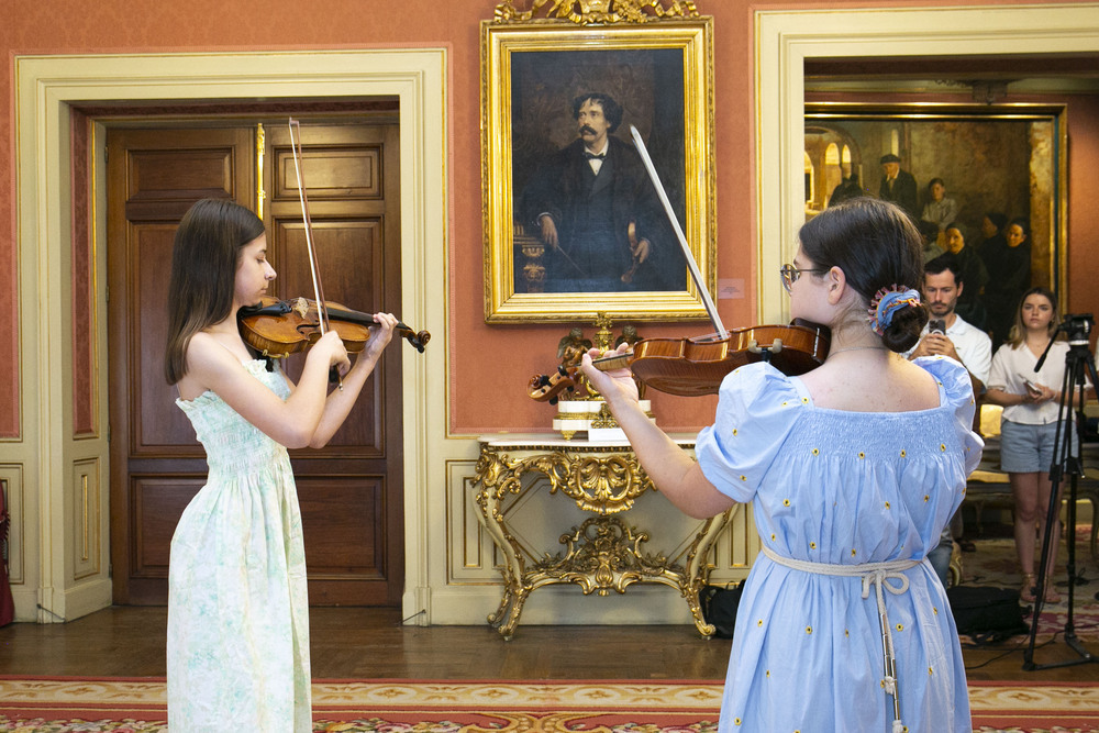 Recepción a los jóvenes músicos ucranianos en el consistorio pamplonés