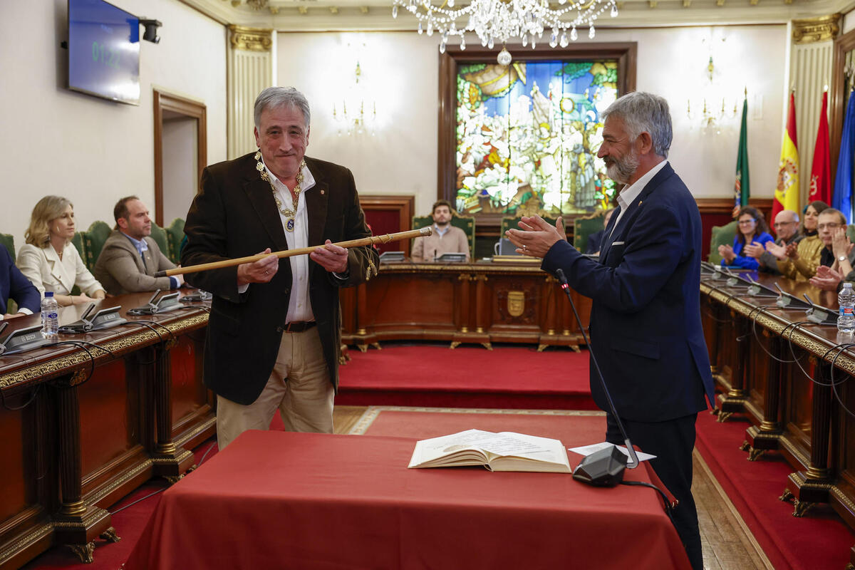 Joseba Asiron celebra convertirse en el nuevo alcalde de Pamplona