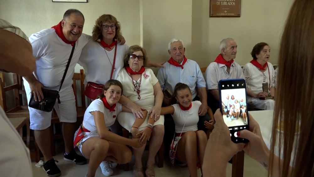 Homenaje a los mayores en Santacara