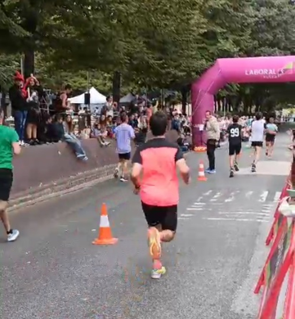 La Carrera Solidaria de ANFAS recorre el corazón de Pamplona