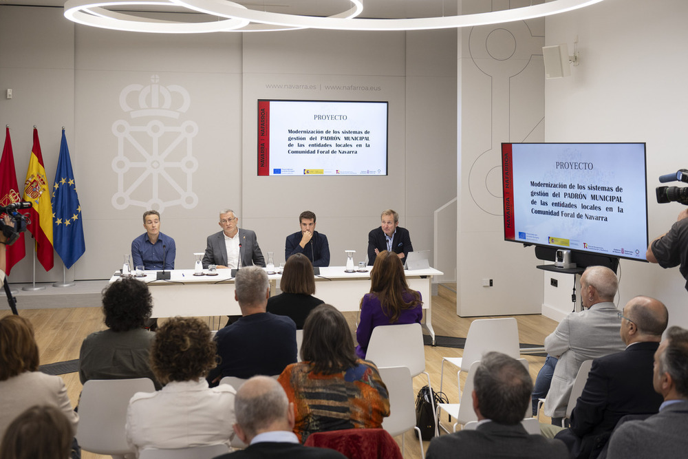 Mar González, Luis Campos, el vicepresidente Félix Taberna, Alicia Echeverría, Xabier Alcuaz y Pablo Cebrián