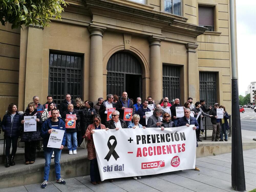 Concentración de UGT y CCOO con motivo del Día Mundial de la Salud y Seguridad en el Trabajo