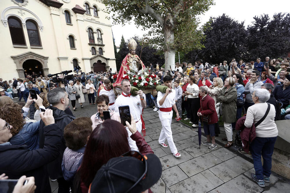 San Fermín de Aldapa emociona a una ciudad abarrotada