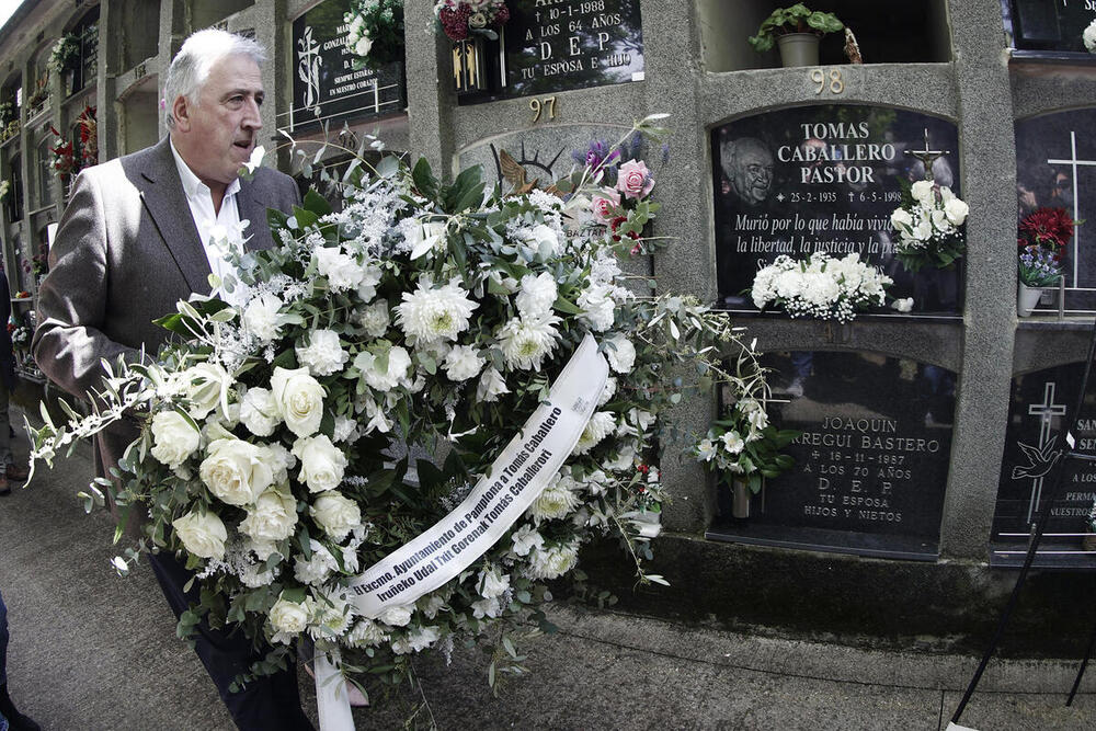 El Ayuntamiento homenajea a Tomás Caballero en el 26 aniversario de su asesinato