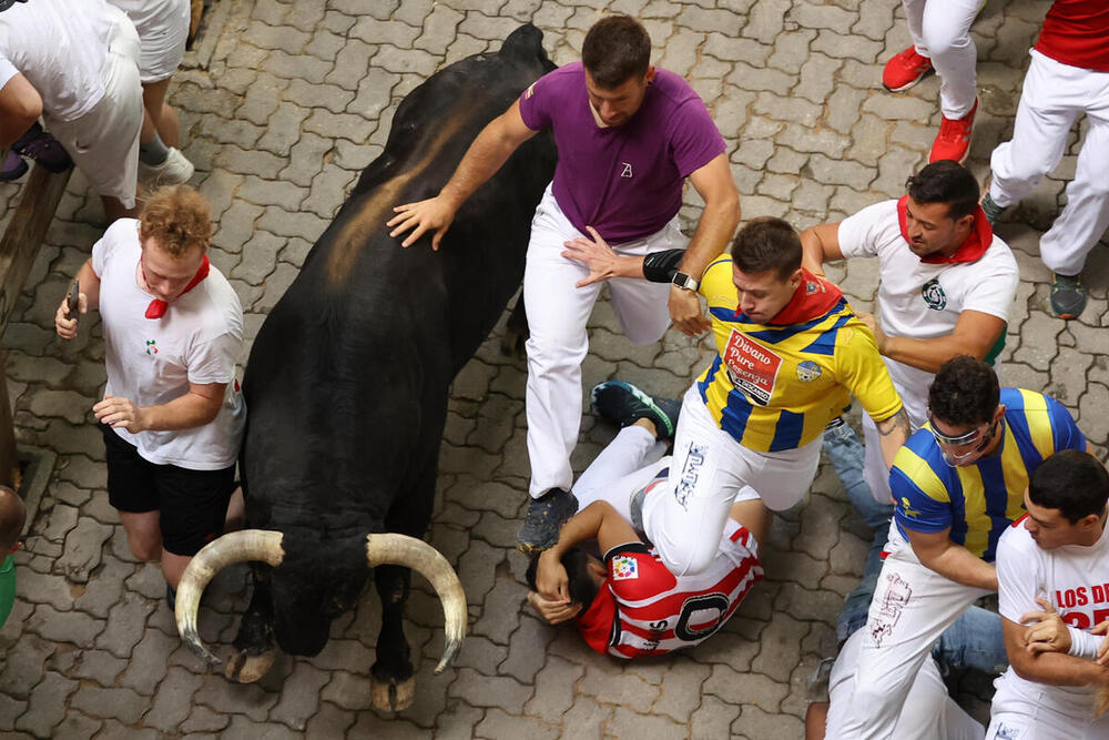 La nobleza de los FuenteYmbro brilla en el cuarto encierro