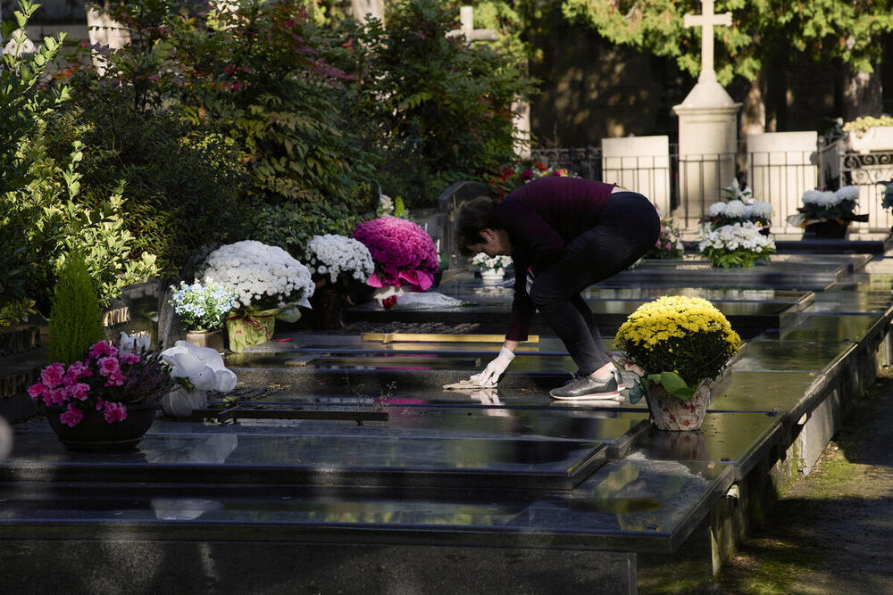 Las floristerías trabajan al máximo por Todos los Santos