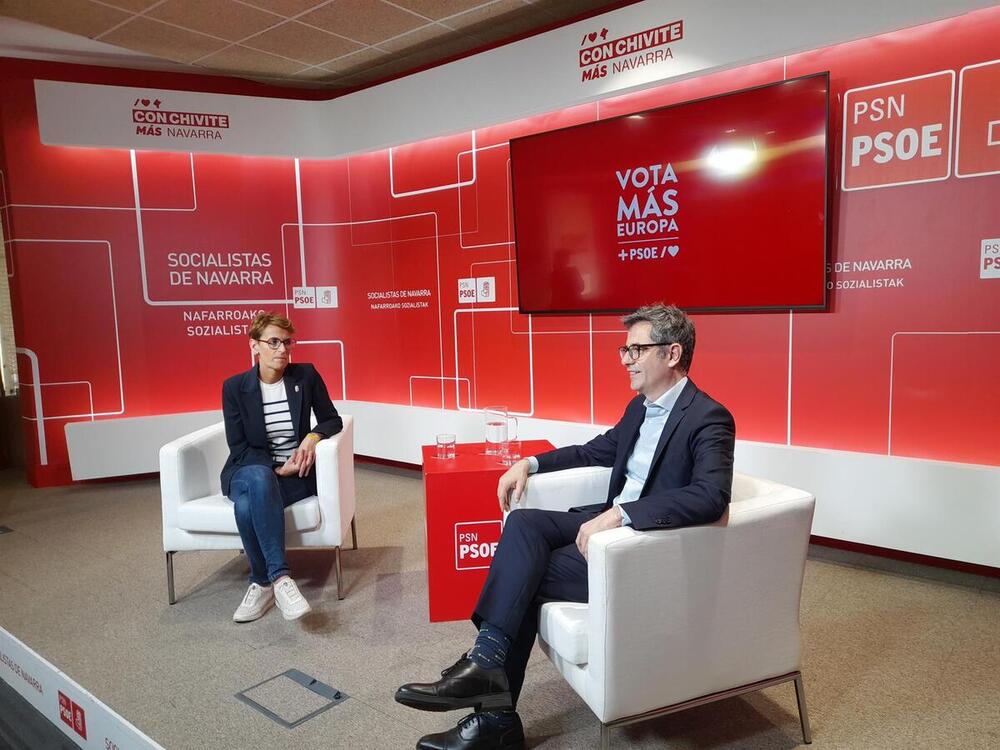 El ministro de la Presidencia, Justicia y Relaciones con las Cortes, Félix Bolaños, junto a la secretaria general del PSN y presidenta de Navarra, María Chivite