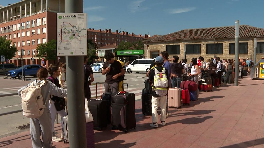 Colas en la estación de Renfe