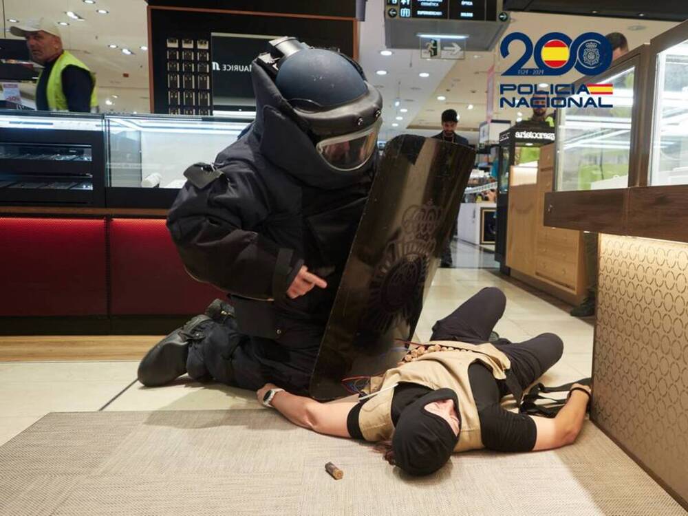 Simulacro con un tirador en un centro comercial de Pamplona