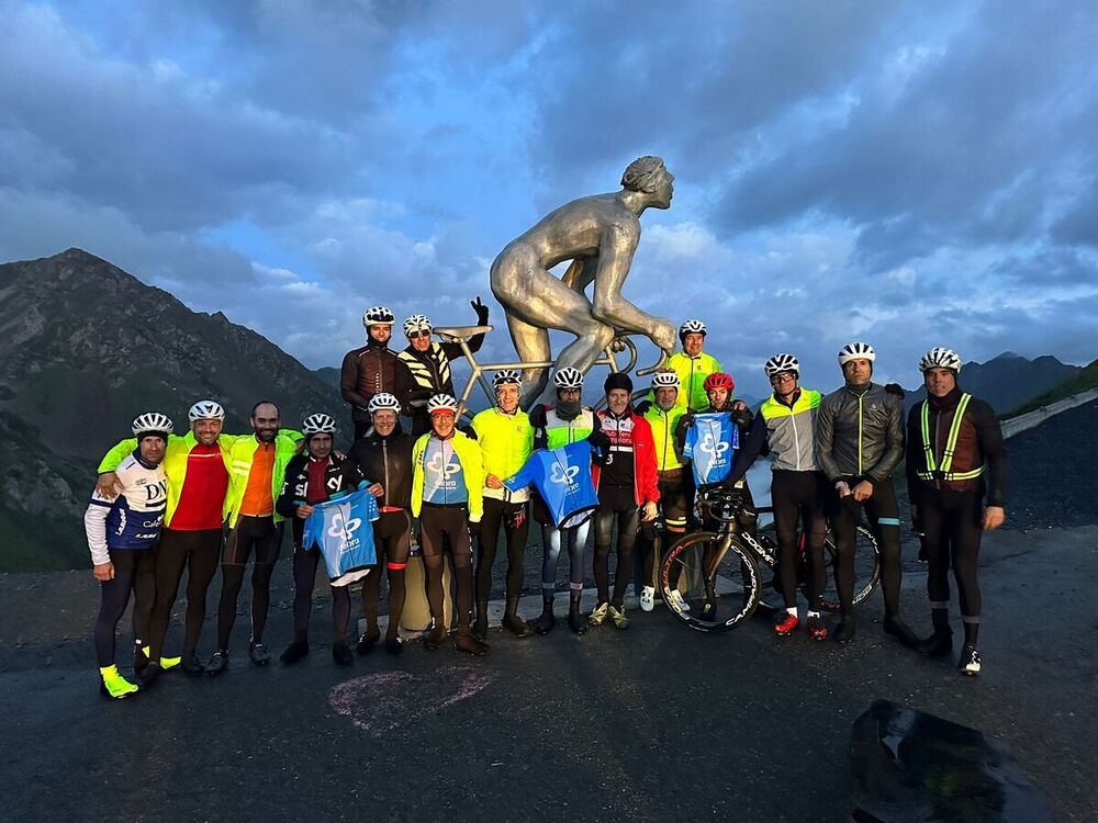 Un ascenso solidario al pico del Tourmalet