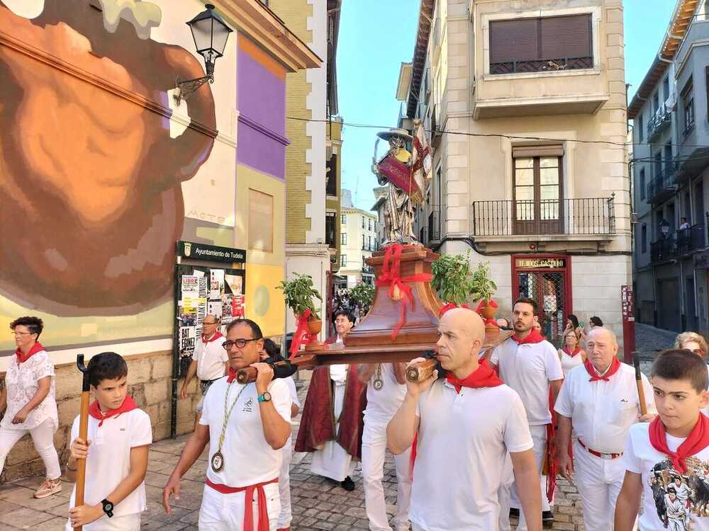 Santiago recibe la devoción de los tudelanos