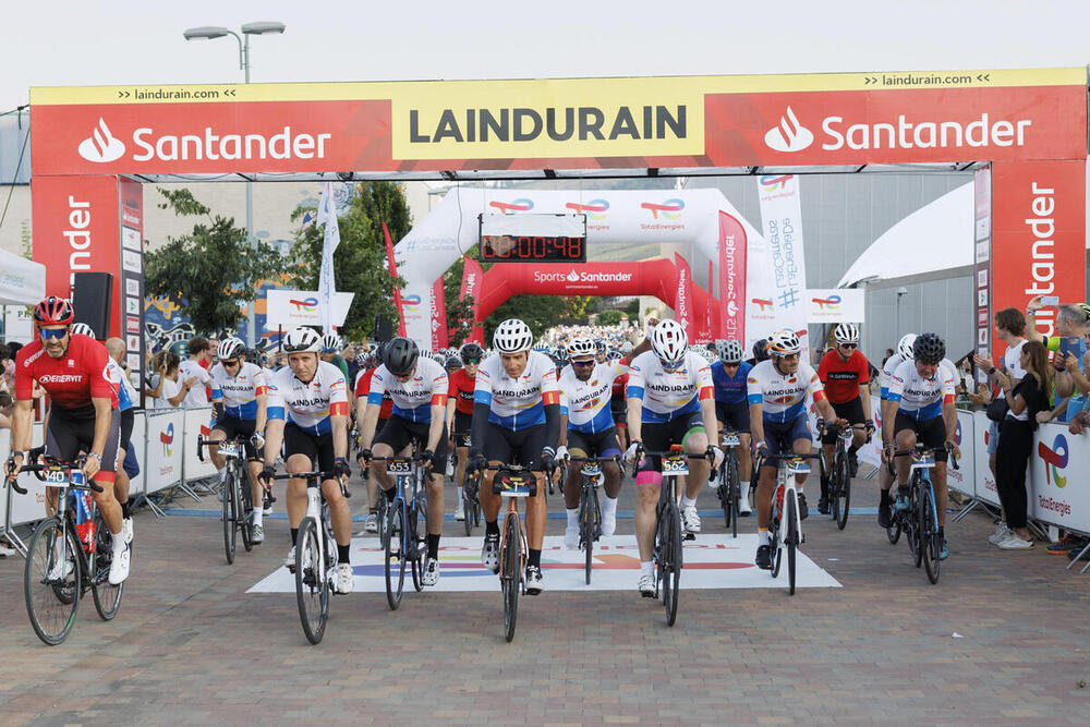 1.500 corredores participan en la cicloturista La Indurain