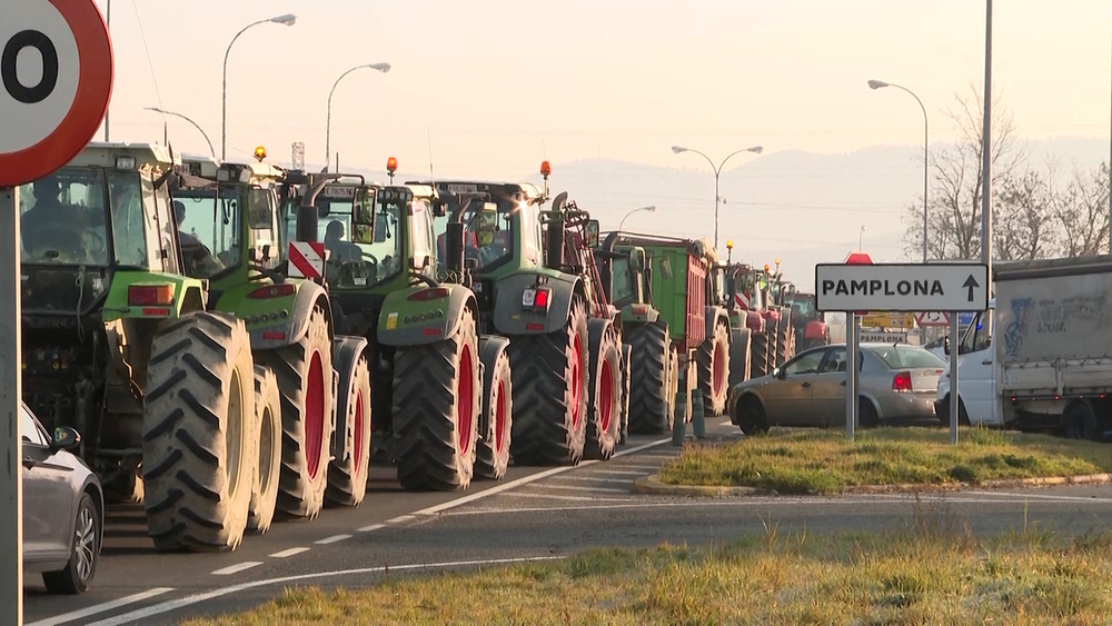 Los agricultores intensifican sus protestas en la carretera