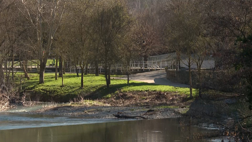 Río Arga a su paso por el barrio de la Rochapea