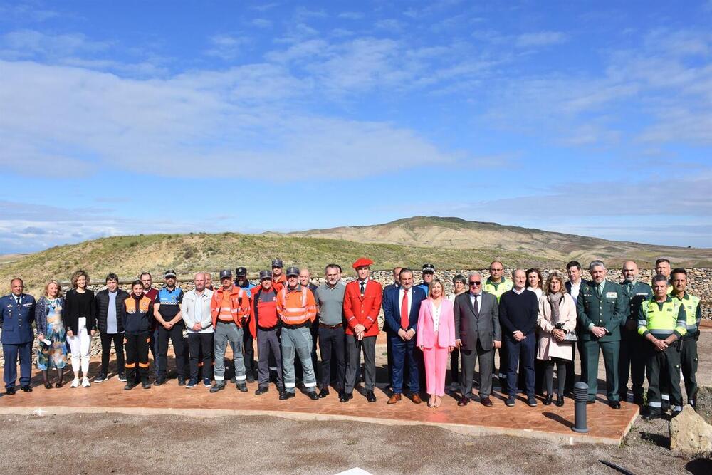 La consejera López, junto a los asistentes a la I Jornada de Seguridad Vial de Navarra