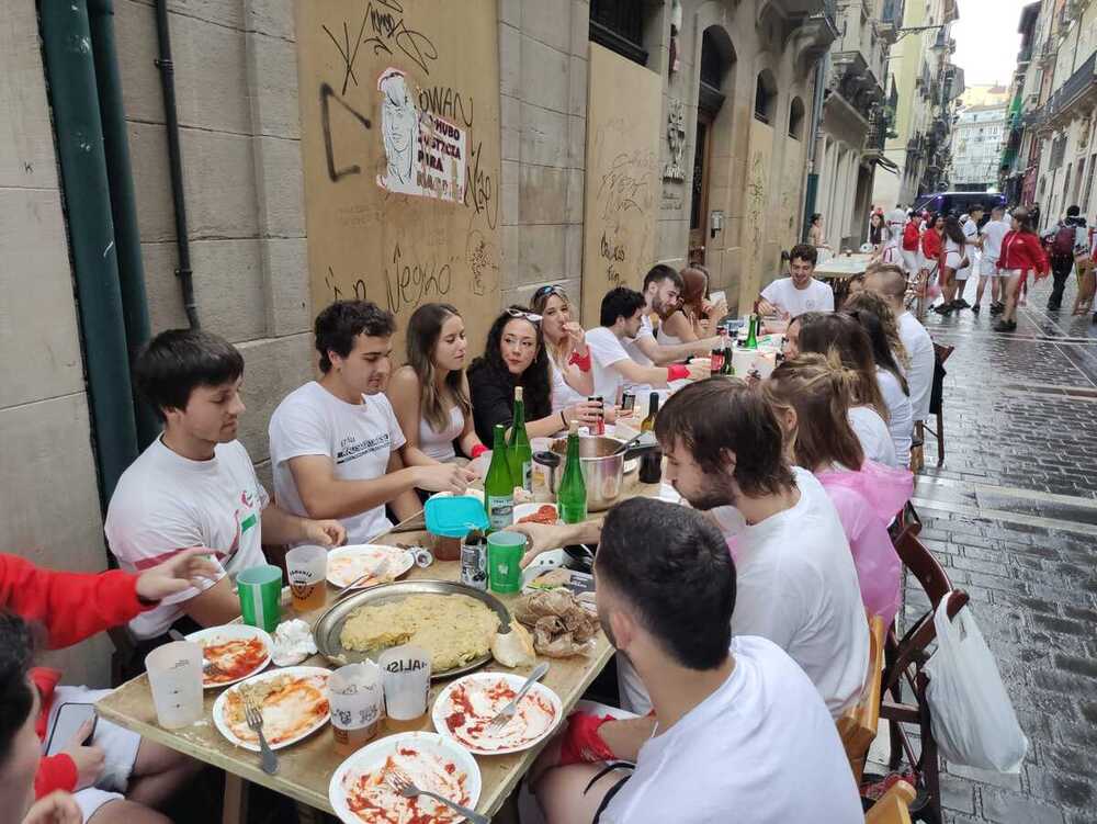 Nadie falta a su cita con el tradicional almuerzo