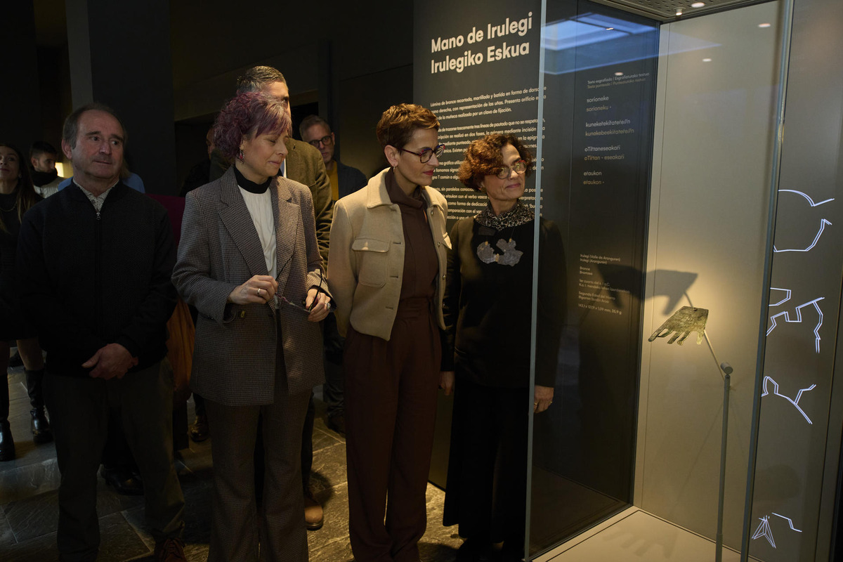 La Mano de Irulegi y el 'hombre de Loizu' en una nueva ubicación en el Museo de Navarra  / IÑAKI PORTO