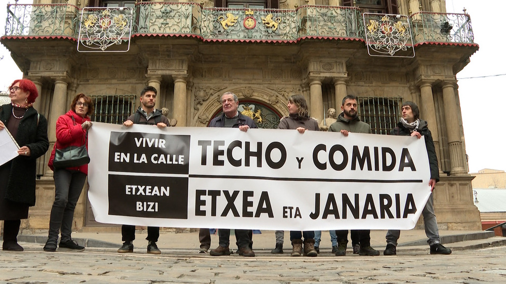 Imagen de la concentración en el exterior del Ayuntamiento 