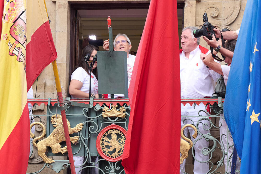 Los dantzaris de Duguna ponen a bailar a los Sanfermines