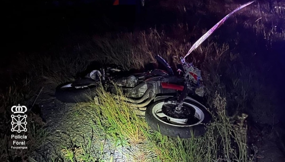 Fallece un motorista en Tajonar al chocar contra un árbol