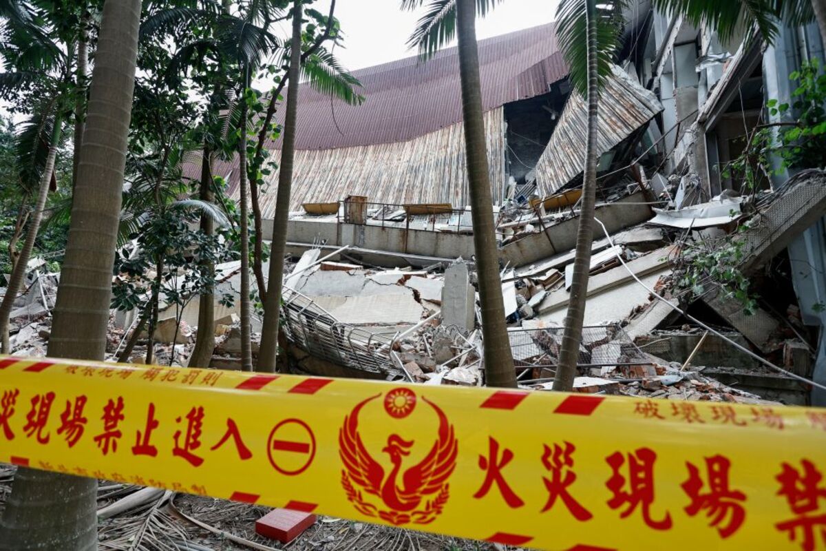 Aftermath of a magnitude 7.5 earthquake near Hualien  / DANIEL CENG