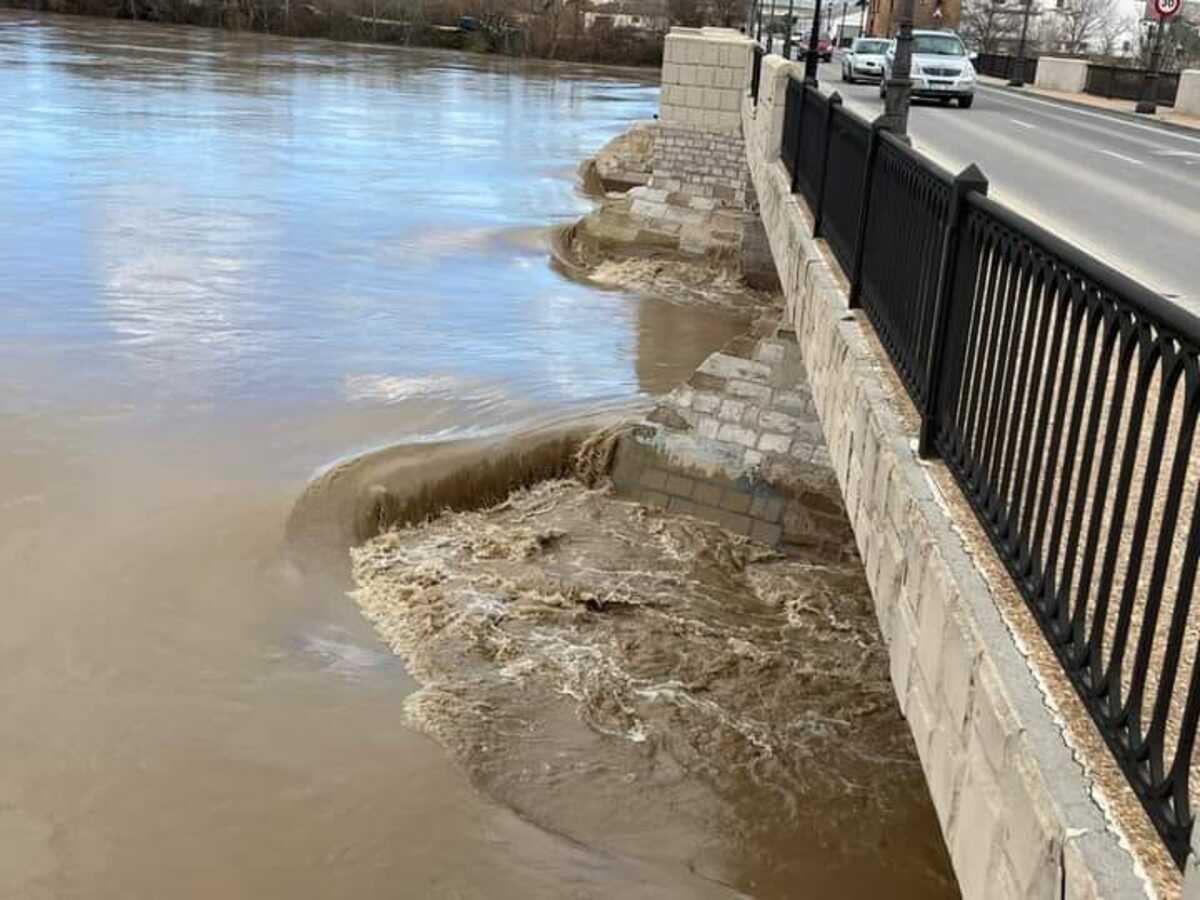 El agua llega a Tudela   / navarratelevision.es