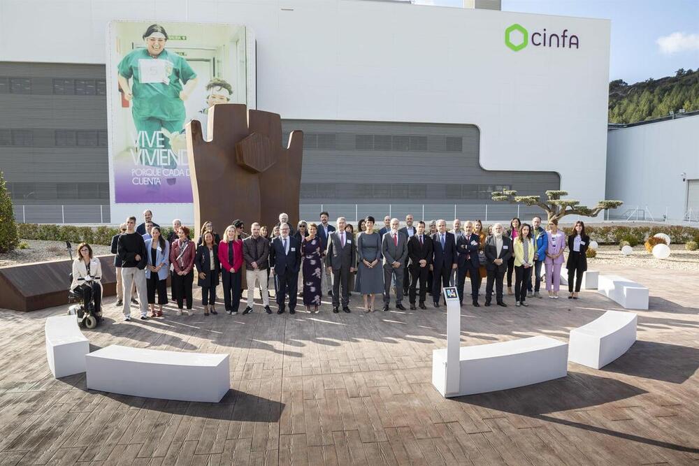 La presidenta del Gobierno de Navarra, María Chivite,y la ministra de Inclusión, Seguridad Social y Migraciones, Elma Saiz, asisten a la inauguración de las nuevas instalaciones de Cinfa en Ollok