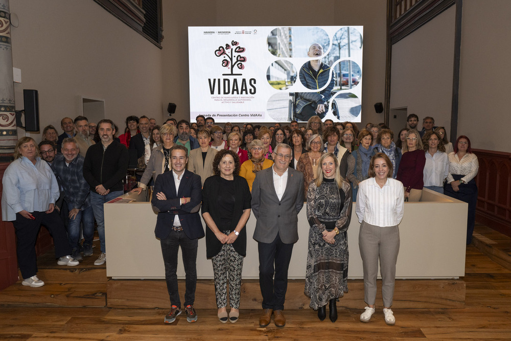 Luis Campos, Carmen Maeztu, Félix Taberna, Patricia Fanlo e Idoia Urmeneta, en la presentación del centro de innovación social VidAAs. 