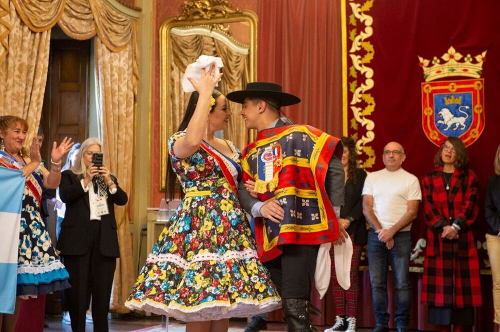 El Ayuntamiento recibe a las delegaciones participantes en el Campeonato Mundial de Cueca