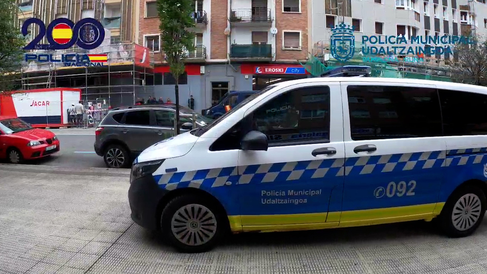 Imagen de Policía Municipal trabajando en el lugar de la Rochapea