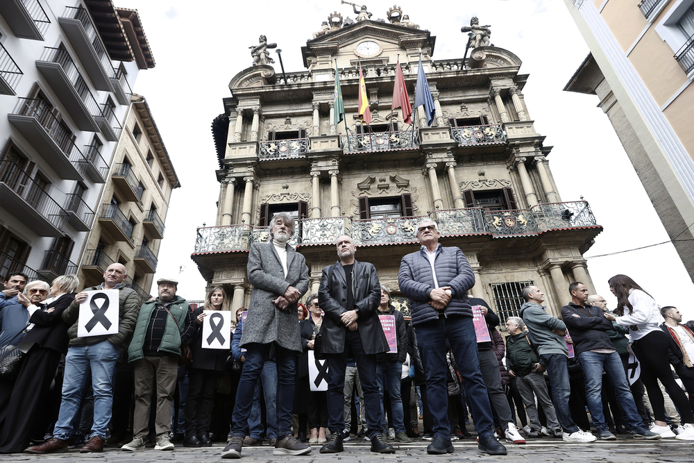 Imagen de la concentración a las puertas del Ayuntamiento