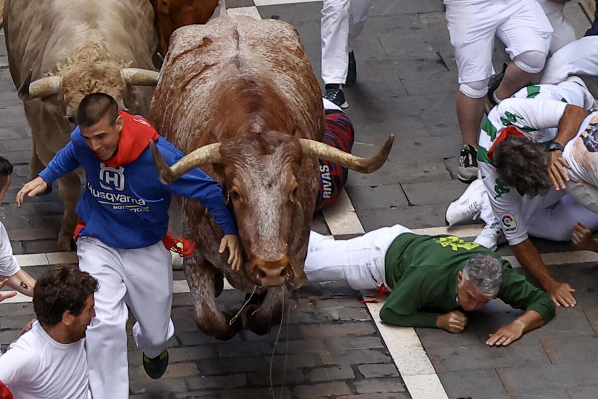 Sexto encierro de San Fermín con la ganadería Jandilla   / EFE