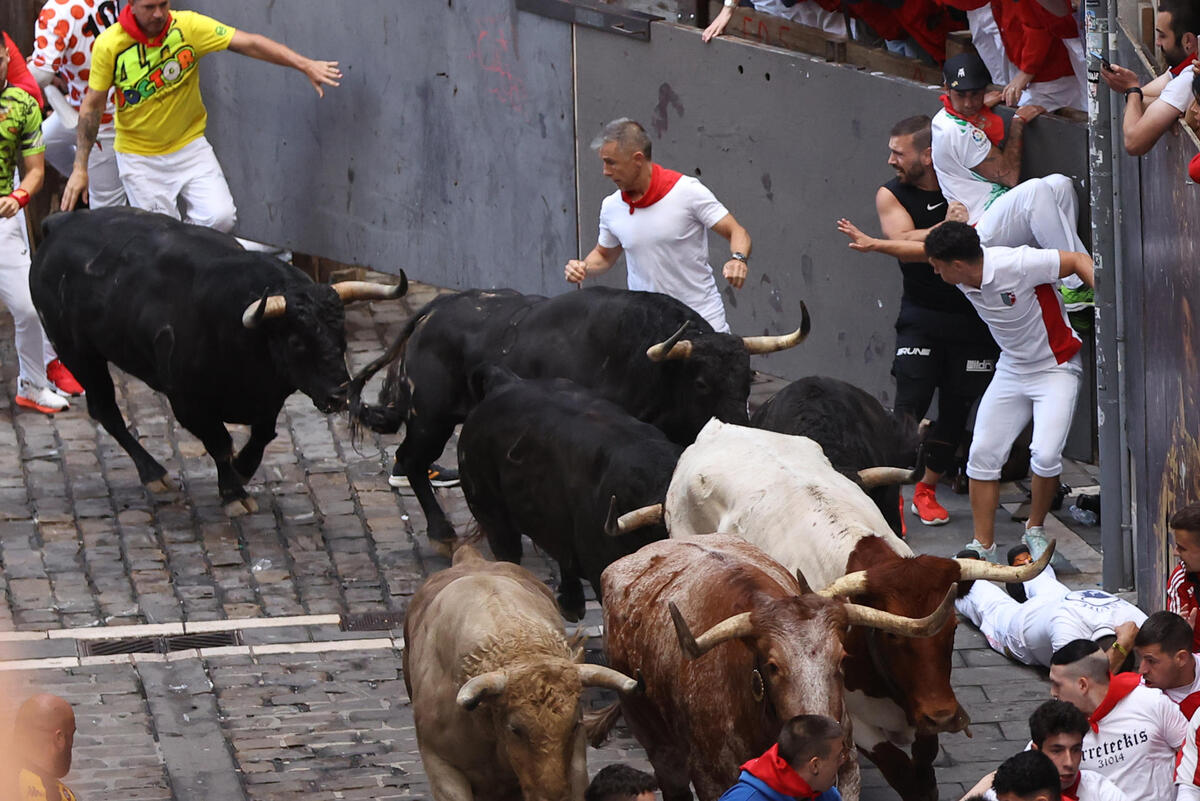 Sexto encierro de San Fermín con la ganadería Jandilla   / EFE