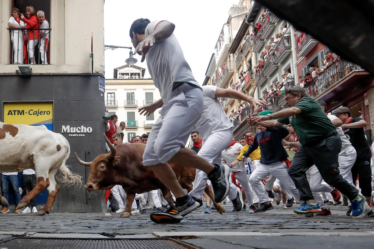 Sexto encierro de San Fermín con la ganadería Jandilla   / EFE