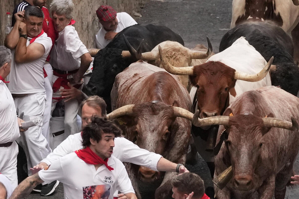 Sexto encierro de San Fermín con la ganadería Jandilla   / EFE