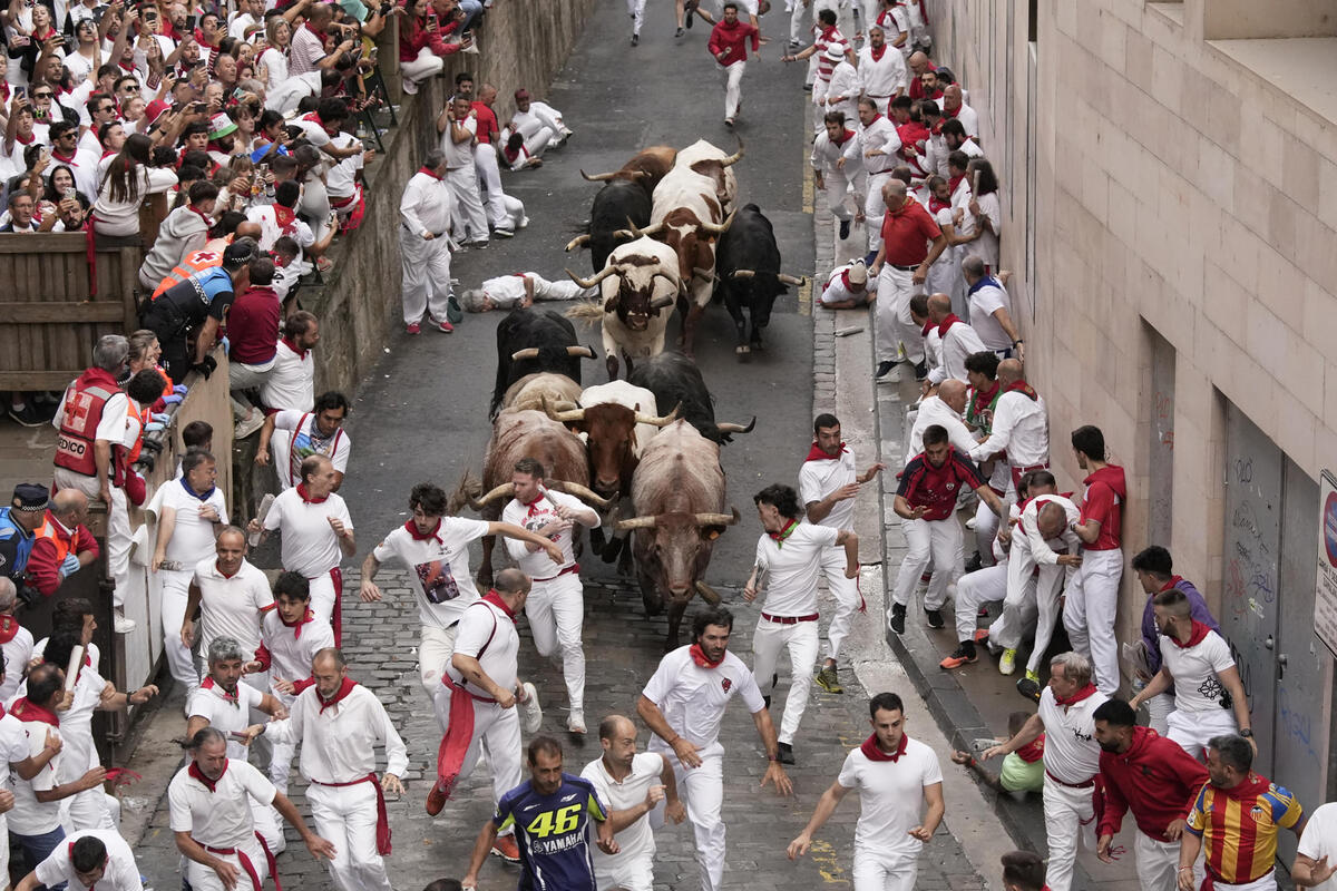 Sexto encierro de San Fermín con la ganadería Jandilla   / EFE