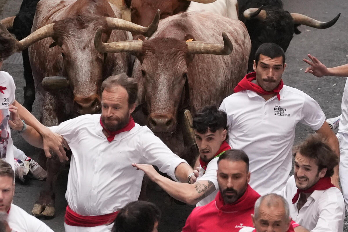 Sexto encierro de San Fermín con la ganadería Jandilla   / EFE