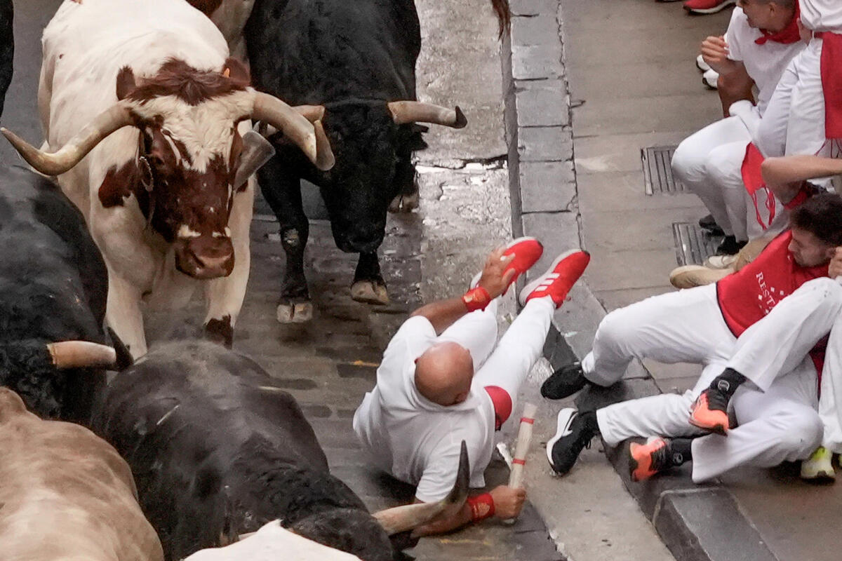 Sexto encierro de San Fermín con la ganadería Jandilla   / EFE