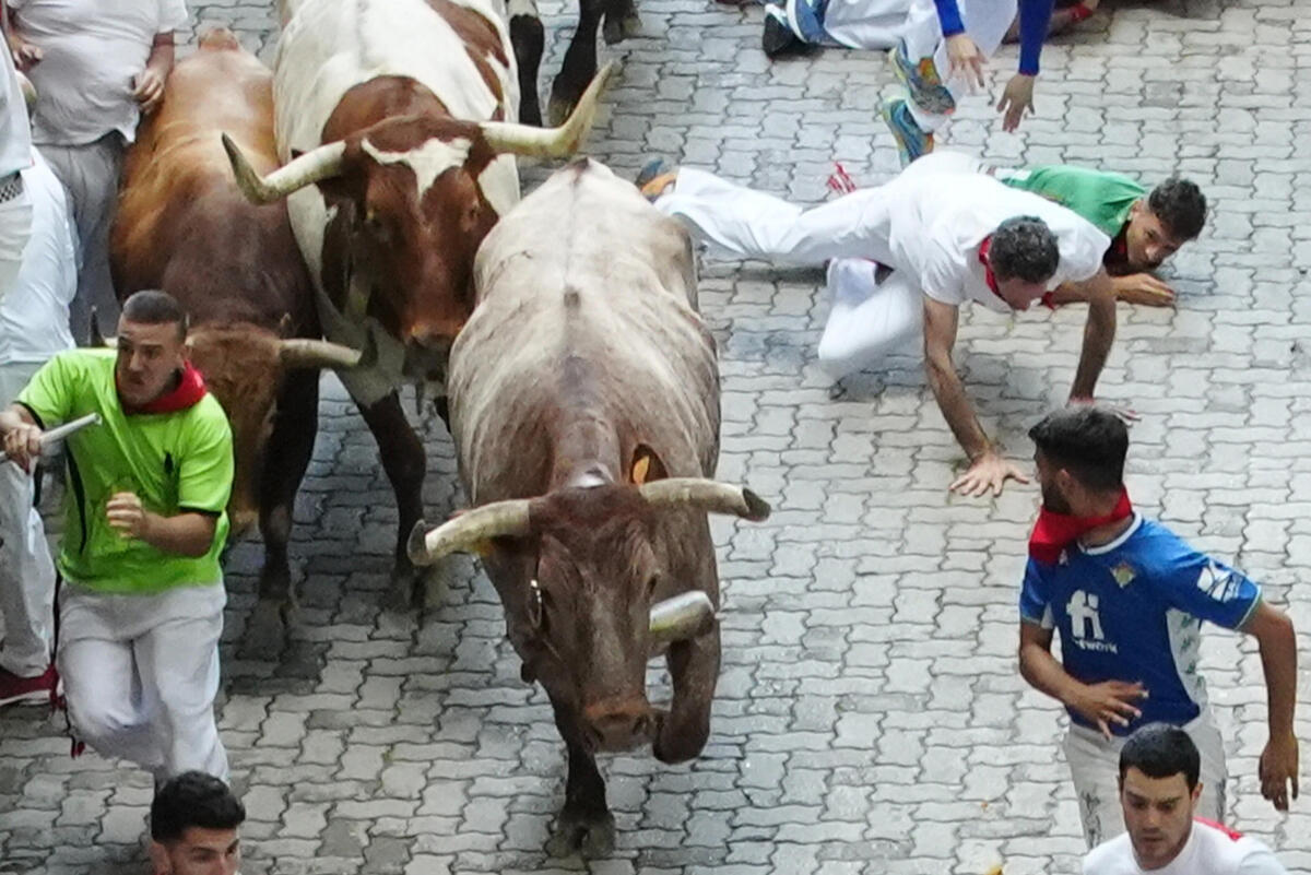 Sexto encierro de San Fermín con la ganadería Jandilla   / EFE