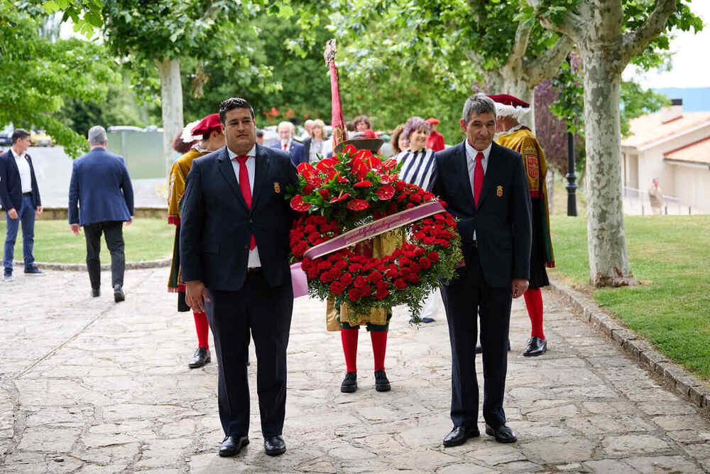 Navarra rinde un solemne homenaje a su antiguo Reyno