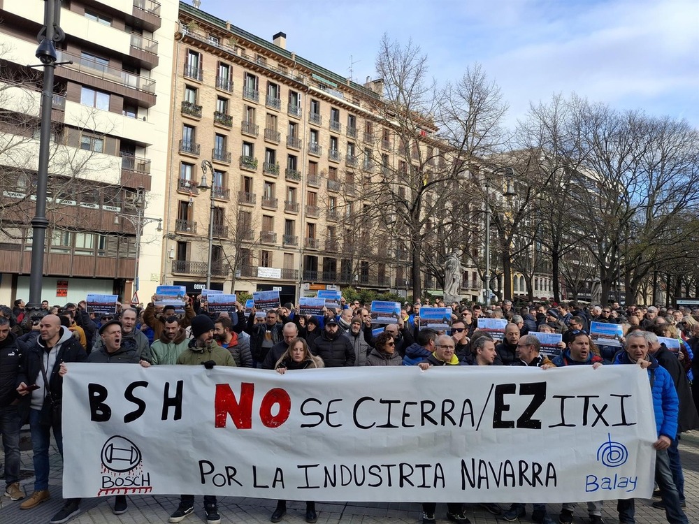 Concentración de trabajadores de BSH en contra del cierre de la planta de Esquíroz