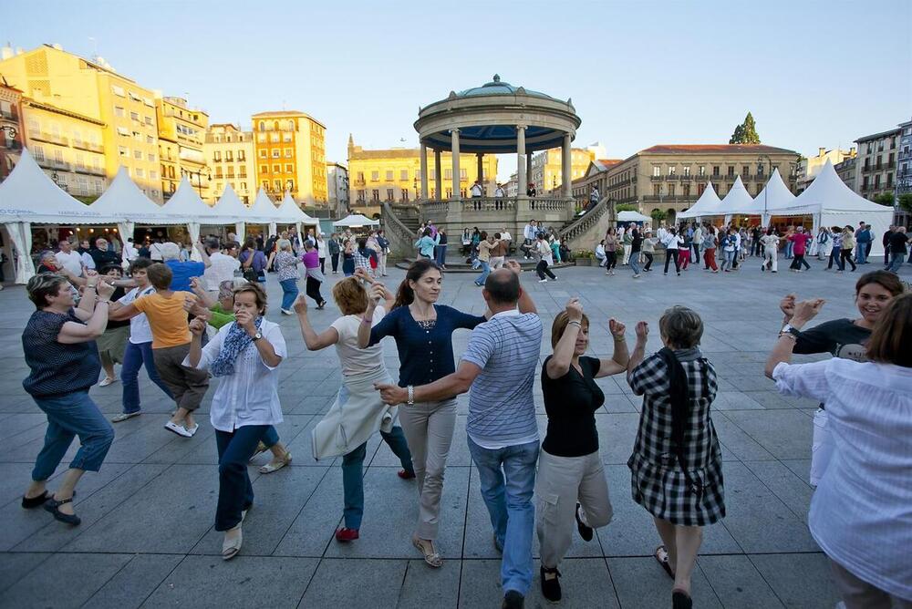 Archivo - Vuelven los bailables de txistu y gaita a la Plaza del Castillo los martes y jueves a partir del 20 de agosto - AYUNTAMIENTO DE PAMPLONA