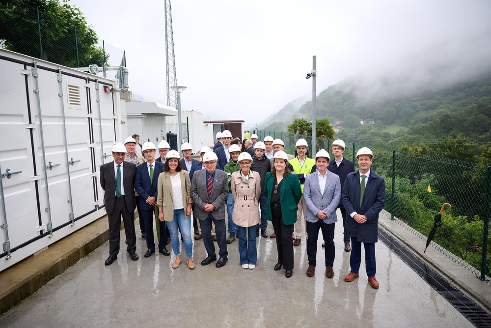 La Presidenta Chivite visita en Valcarlos una instalación eléctrica pionera en Europa que garantiza el suministro eléctrico ante situaciones meteorológicas adversas