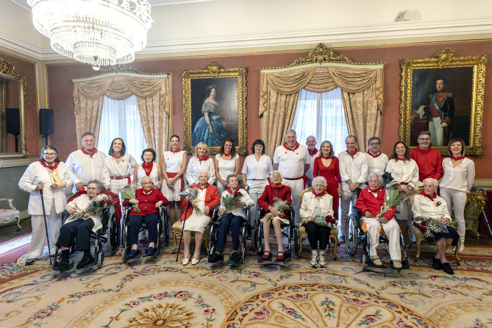 San Fermín rinde homenaje a las personas mayores