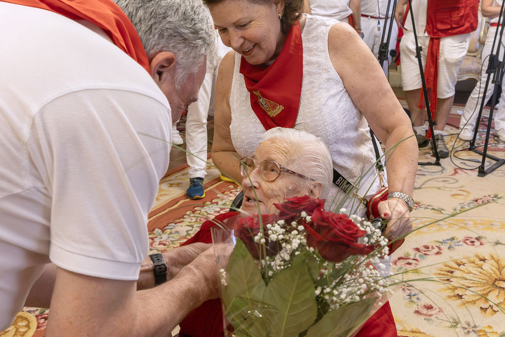 San Fermín rinde homenaje a las personas mayores