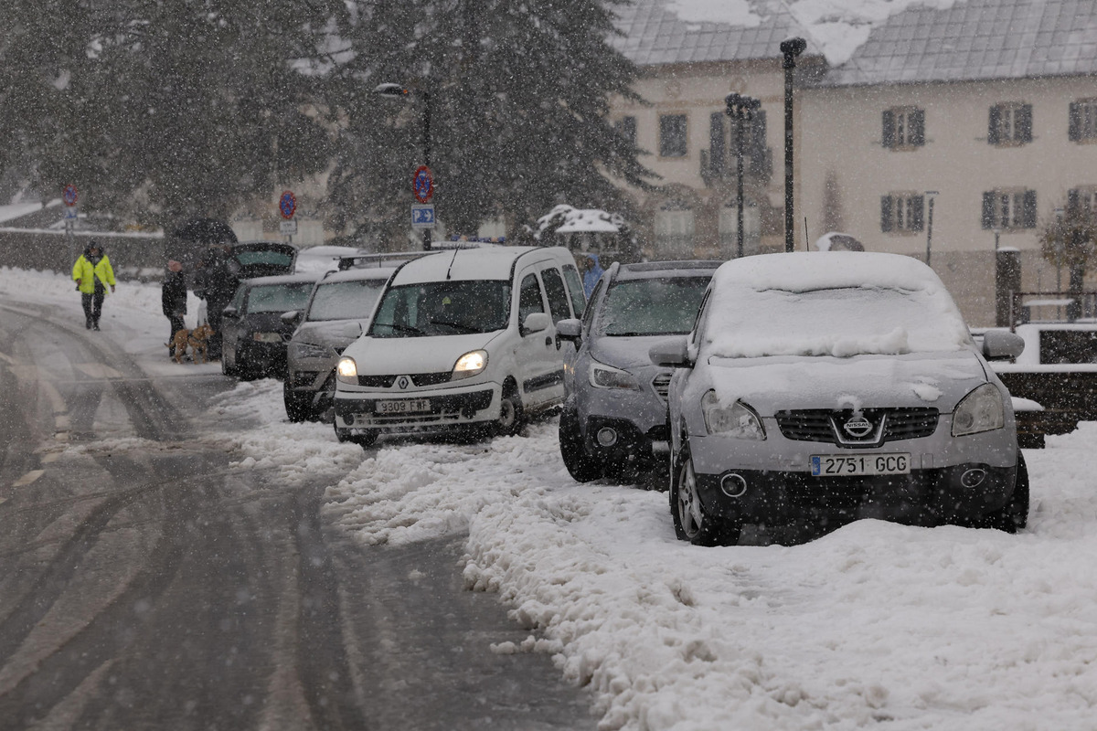 Aviso rojo en cinco comunidades autónomas por nieve, viento y mala mar  / VILLAR LOPEZ