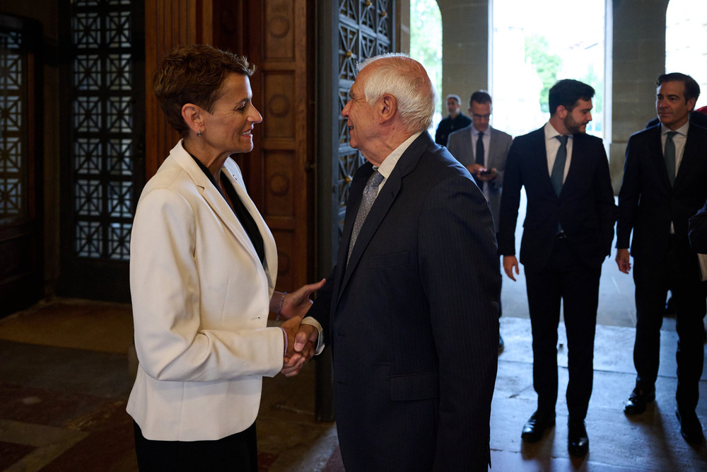 Chivite recibe a Josep Borrell en el Palacio de Navarra